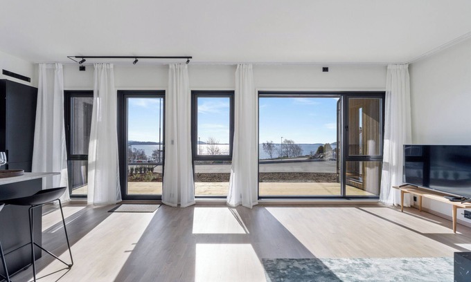 Tau Apartment | Modern 2BR with Sea and Skyline Views – 25 Min to Stavanger & Preikestolen