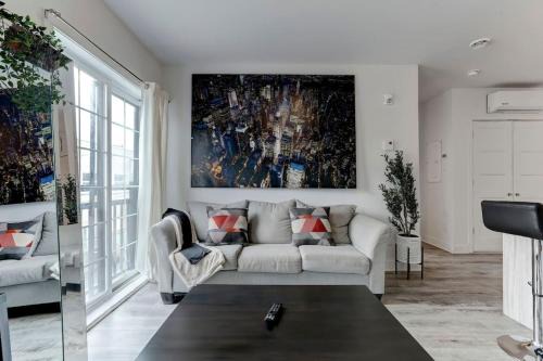 Griffintown Apartment | Modern 3 Bedroom Condo in Griffintown