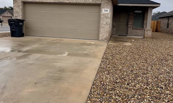 Southgate House | Modern 3-bedroom house with WiFi and in Lubbock