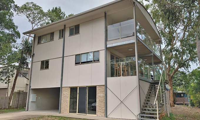 Amity Point House | Modern 3 level home, Central Location with water glimpses