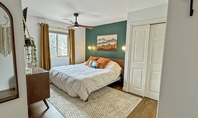 Marston House | Modern 3BR Getaway: Backyard Oasis, Chef Kitchen, Offices & 15 min to Red Rocks