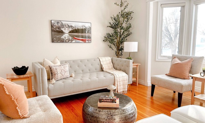 Northwest Calgary House | Modern 3BR Near Airport & DT
