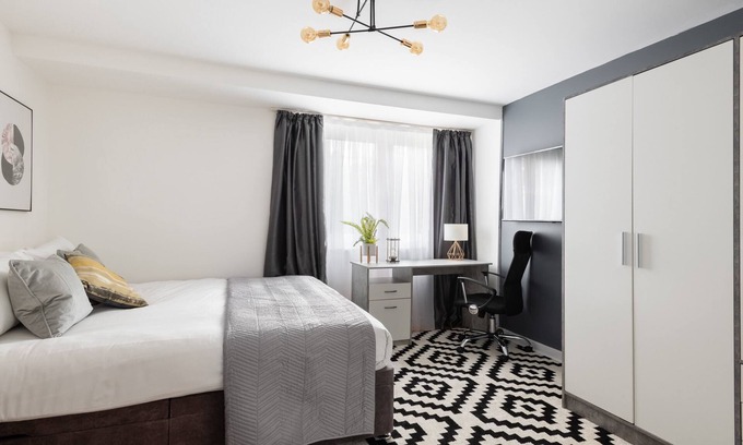 Cathedrals Apartment | Modern 4 Bed Apartment next to Borough Station