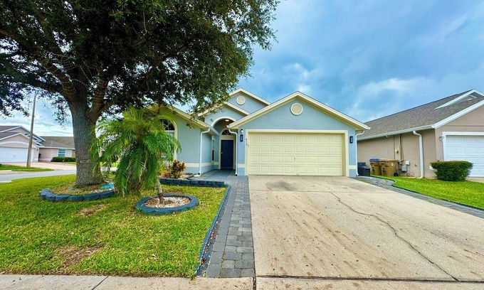 Kissimmee House | Modern 4BR/2BA with pool in gated community