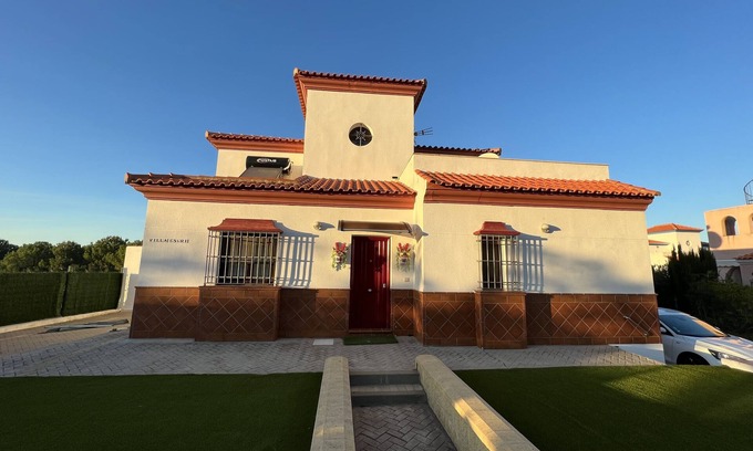 Costa Esuri Villa | Modern 5 bed Villa with pool and private parking on Spanish & Portuguese border