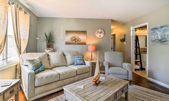 Stockton House | Modern Abode w/Patio ~ 1 Mi to Stockton Lake!