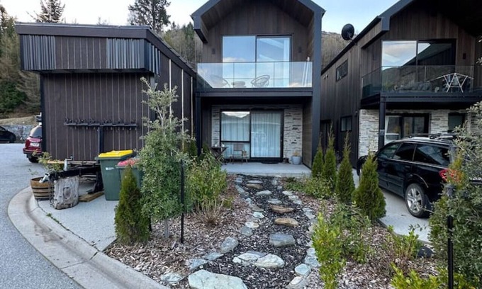 Arthur's Point House | Modern Alpine Retreat with Private Sauna