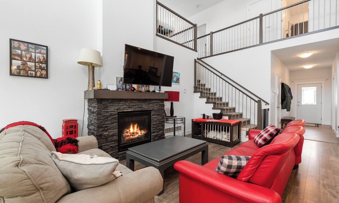 Kent House | Modern and bright home in Agassiz