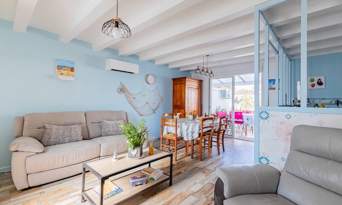 Jard-sur-Mer House | Modern and colourful villa in Jard-sur-mer