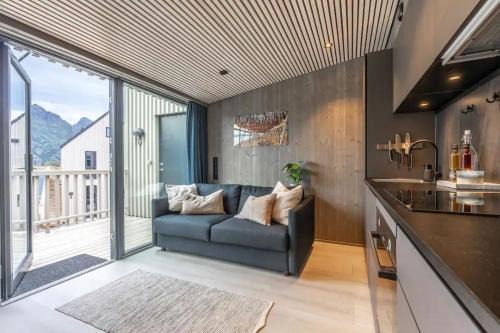 Henningsvaer Apartment | Modern apartment by the sea in Henningsvær