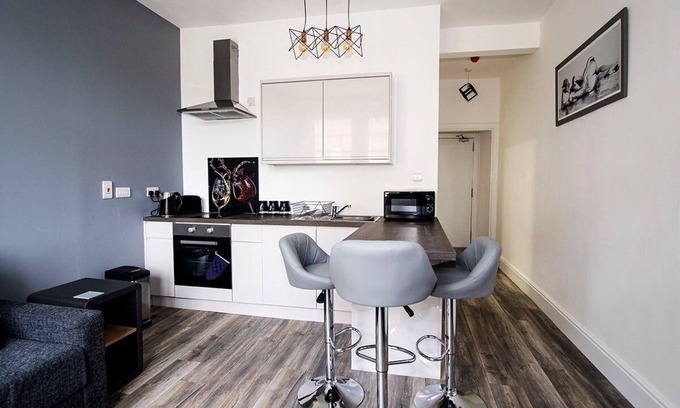 Kirkcaldy Apartment | Modern Apartment in Town Centre