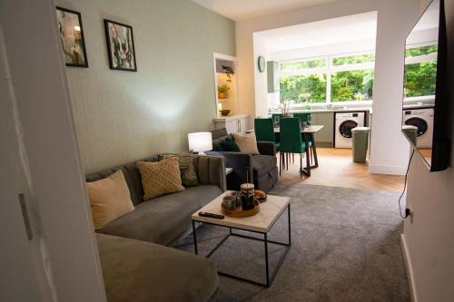Kirkcaldy Apartment | Modern apartment - sleeps 4