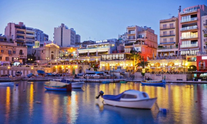 Swieqi Apartment | Modern Apartment Steps to St George's Bay