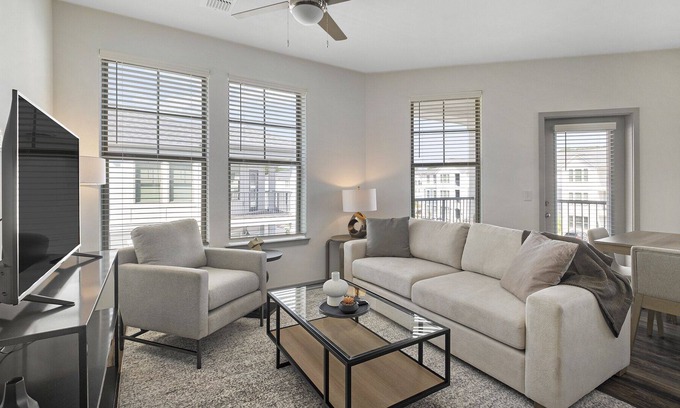 Homewood Apartment | Modern Apartment in Prime Location (ID1167X724)