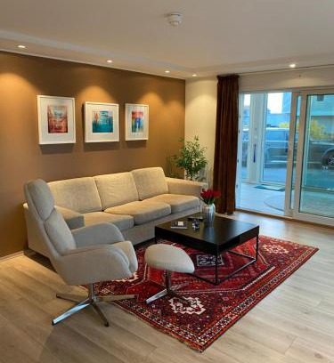 Svolvaer Apartment | Modern apartment with mountain and sea view