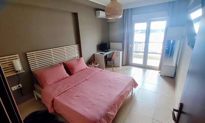 Thessaloniki Apartment | Modern Apt 1 + Parking (Pay), 100m from Metro