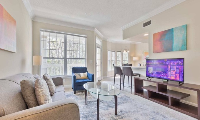 Waltham Apartment | Modern Apt with Private Garage