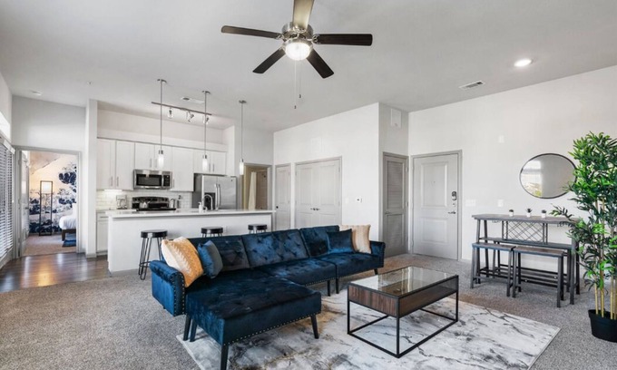 Montopolis Apartment | Modern Austin 2BR 2B Unit with Pool,Parking & WiFi