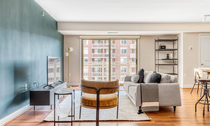 Ballston Apartment | Modern Ballston 2BR w/Concierge, W/D & Pool, near Metro, by Blueground