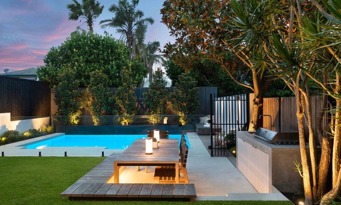 North Curl Curl House | Modern Beach House with swimming pool and very close to the beach