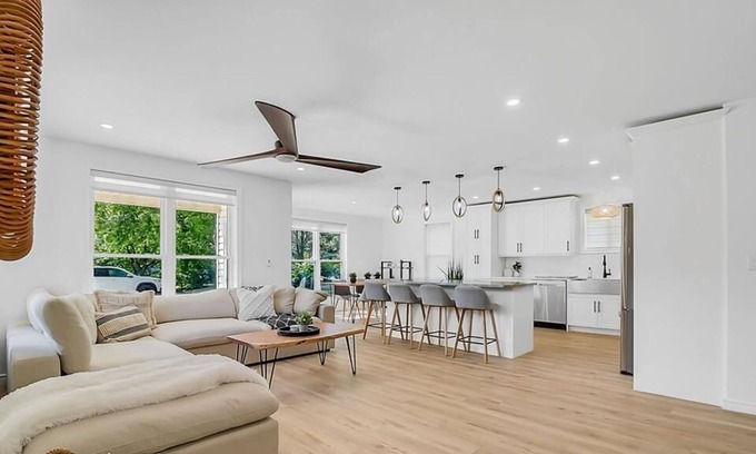 Town of Essex House | Modern Beach-House ❤️ Located in Wine Country