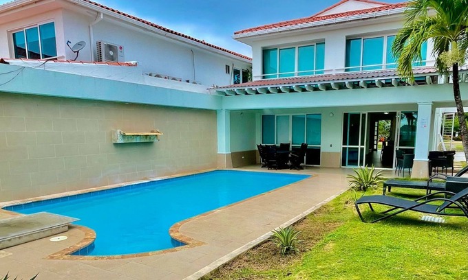 Punta Canoas House | Modern Beachfront House With Pool 1