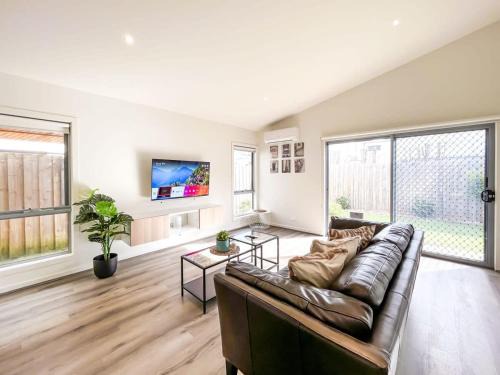 Berwick House | Modern Berwick Home with Fast WiFi Garage