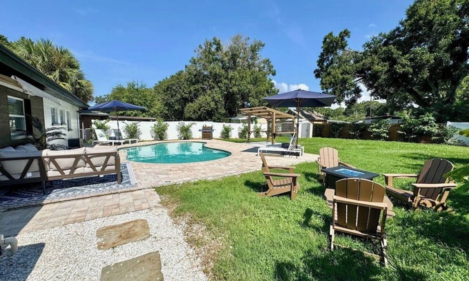 Sun Bay South House | Modern Boho- 4/3-King Beds/Pool! Pet friendly!