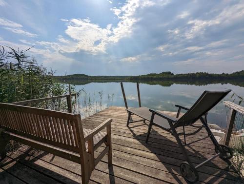 Wunsdorf House | Modern bungalow with direct lake access and fireplace