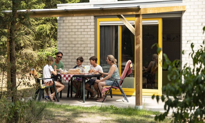 Appelscha House | Modern bungalow with covered terrace, in Appelscha
