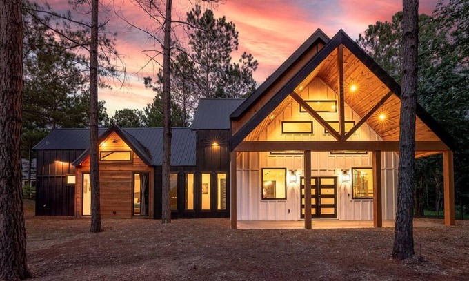 Broken Bow Cabin | Modern Cabin W/Lower Taxes & Playset & Cornhole & Pets