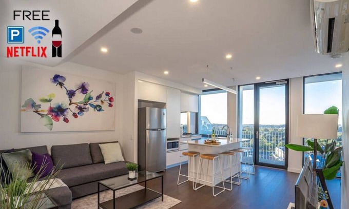 Spring Hill Apartment | Modern Central 2 Bed Carpark Wifi Netflix Pool Gym