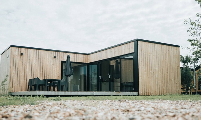 Ouddorp Cottage | Modern chalet with terrace, located in a holiday park 800 m. from the beach