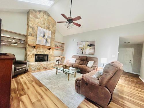 Ashley Oaks House | Modern Charm