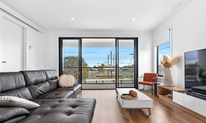 Edithvale House | Modern Coastal Getaway - New Listing