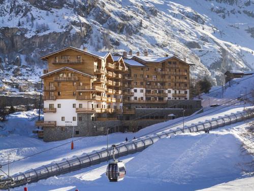 Tignes Apartment | Modern Comfort by the Slopes