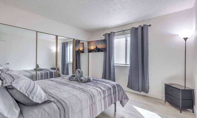 Clark County House | Modern Comfort Near Vegas Attractions! Sleeps 6!