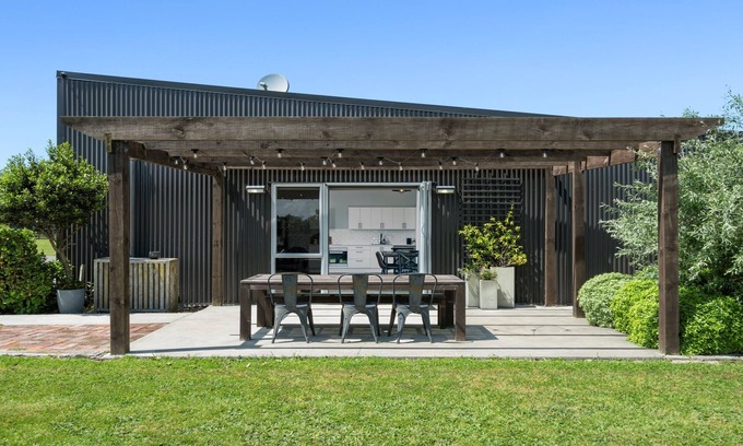 Aokautere House | Modern comfort and rustic charm in rural Manawatu