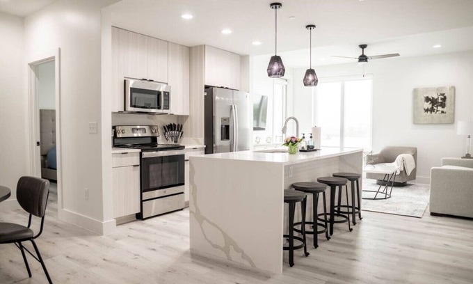 Gulfport House | Modern Condo w/private balcony and pool