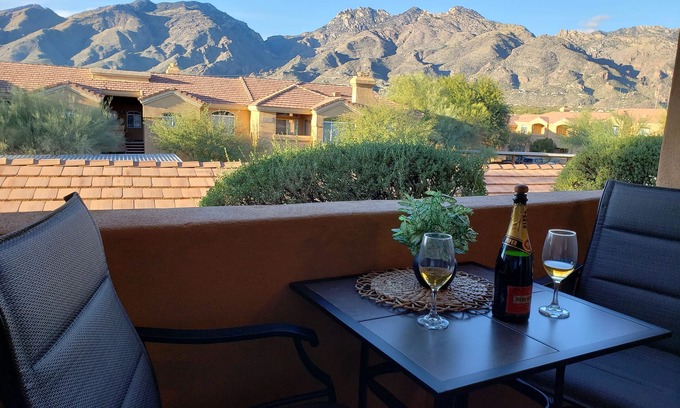 Tucson Condo | Modern condo with stunning view of the mountains and 1 mile from Sabino Canyon.