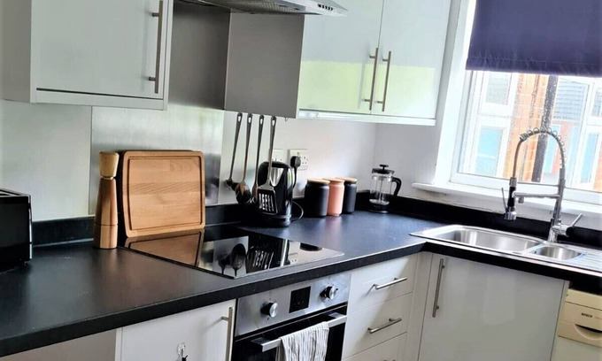 Hinckley Apartment | Modern Contractor stay 2BR Apt w/Free Wi-fi & Washer