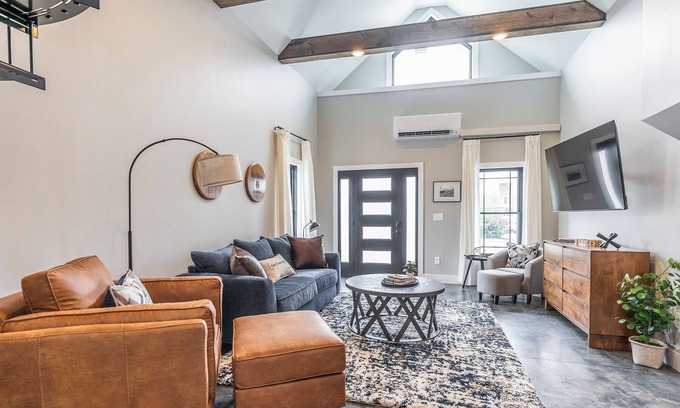 Lawrenceburg Cottage | Modern cottage located in the heart of the Bourbon Trail