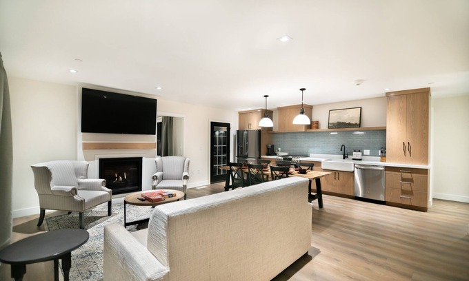 Midway Hotel | Modern Cottage w/Kitchen, Fireplace, Breathtaking Outdoor & Crater Hot Spring