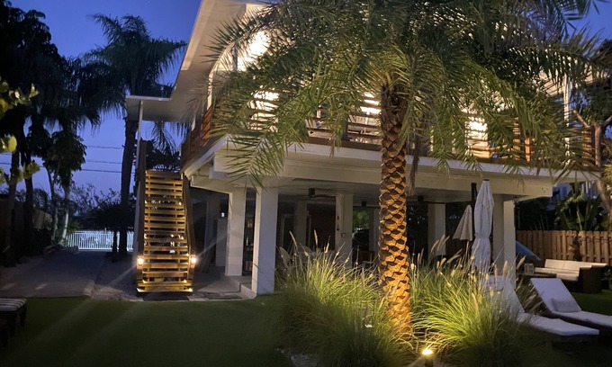 Plantation Key House | Modern Cozy Beachouse Gem