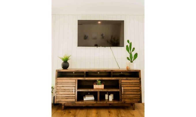 Carmichael House | Modern, Cozy Bungalow in a Friendly Neighborhood