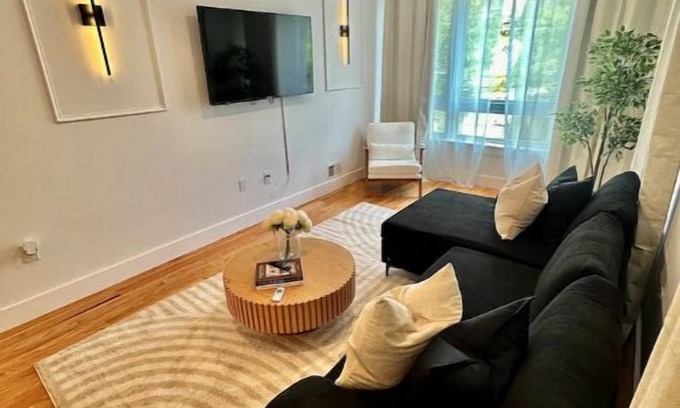 Newark Apartment | Modern Cozy Duplex with Backyard!