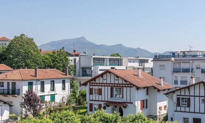 Saint-Jean-de-Luz City Center Apartment | Modern downtown apartment with parking in Saint-Jean-de-Luz