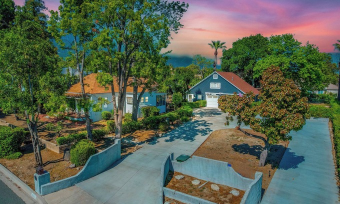 Upland House | Modern Elegance: Fully Remodeled Guest House Oasis