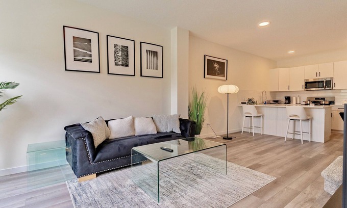 North Central Edmonton House | Modern entire stylish 3 bedroom home in downtown Edmonton.