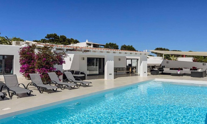 Cala Comte Villa | Modern Villa with sea views